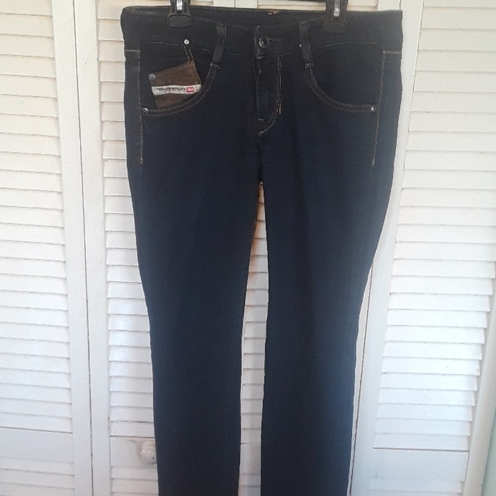 EUC DIESEL CLUSH lightly distressed Italian jeans